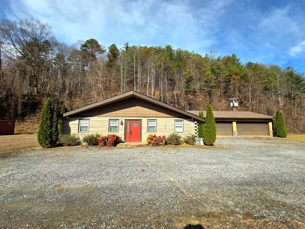 6785 Airport Road Andrews, NC 28901