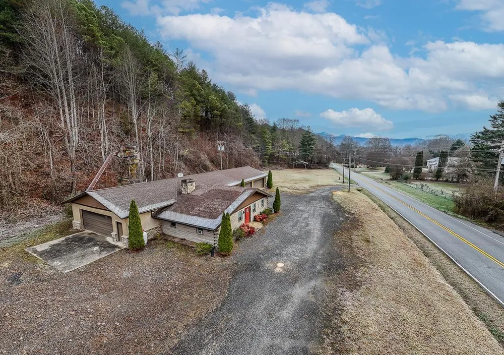 6785 Airport Road Andrews, NC 28901