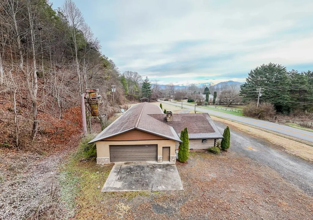 6785 Airport Road Andrews, NC 28901