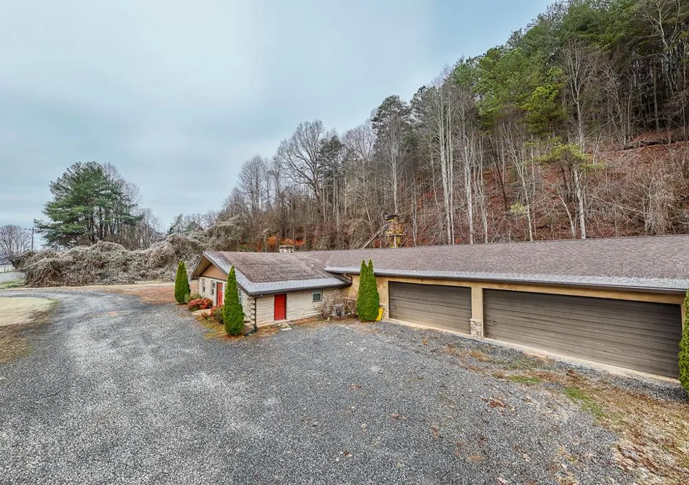 6785 Airport Road Andrews, NC 28901