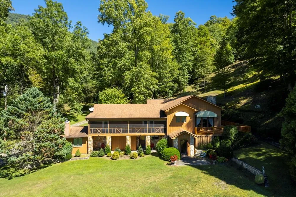1620 E Buffalo Road Robbinsville, NC 28771