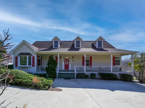 18 Foxfire Court
