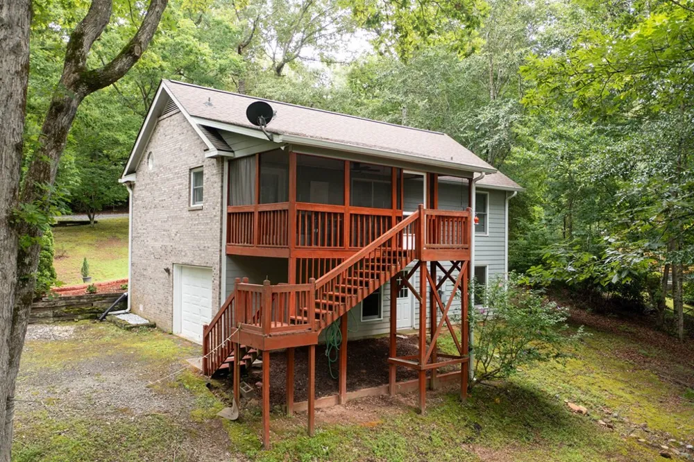 125 Jess Hooper Drive Hayesville, NC 28904