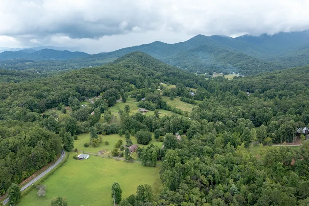 125 Jess Hooper Drive Hayesville, NC 28904