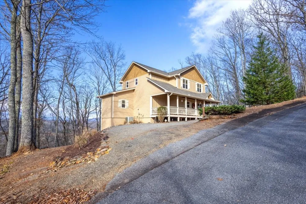 1706 Deer Valley Drive Warne, NC 28909
