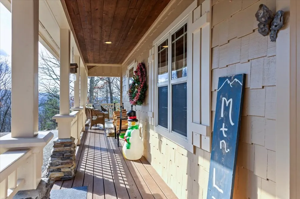 1706 Deer Valley Drive Warne, NC 28909