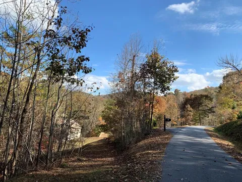 25&26 Mountain Knoll Lane