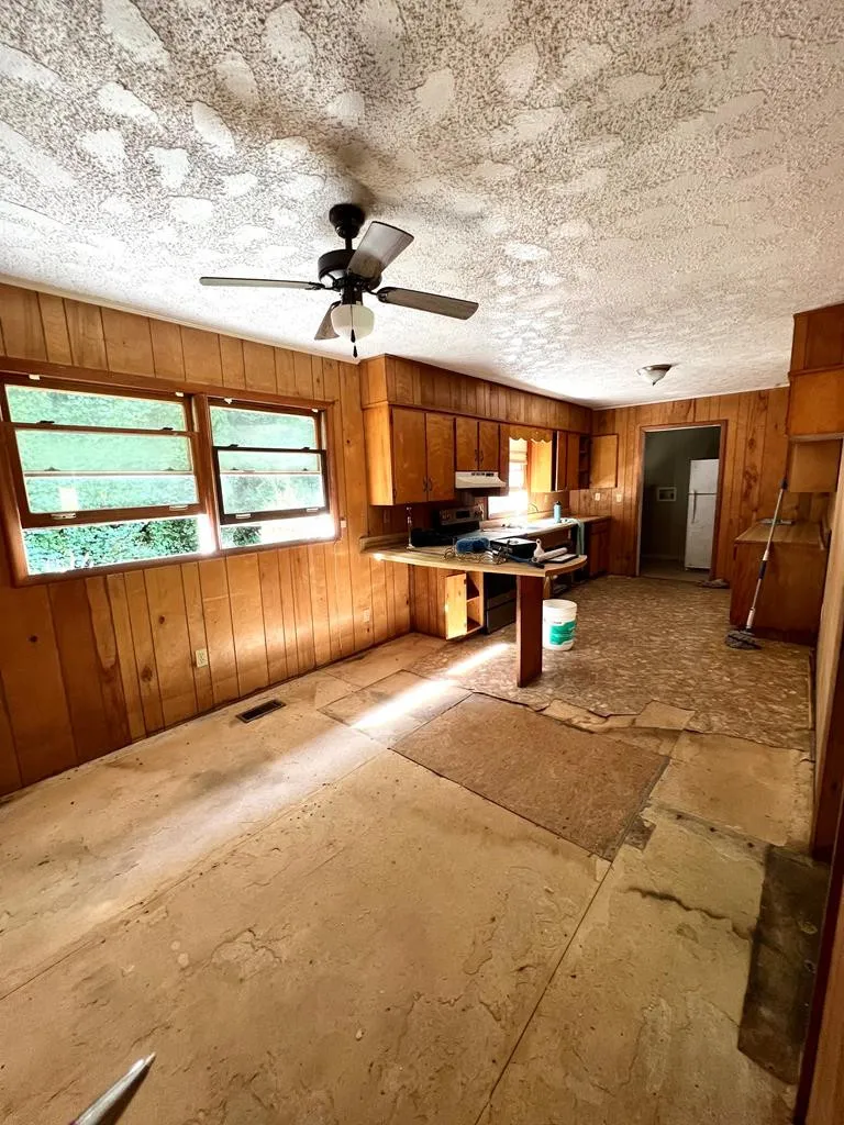 1050 US Highway 19 Topton, NC 28781