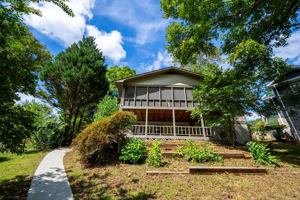 55 Avisco Robbinsville, NC 28771