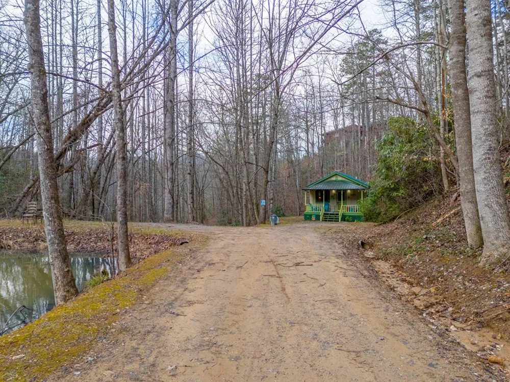 180 Valley Lane Bryson City, NC 28713