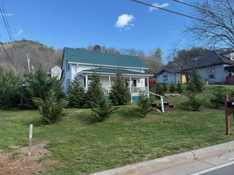215 Bristol Avenue