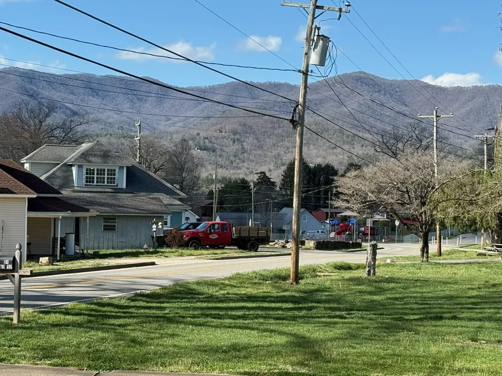 215 Bristol Avenue Andrews, NC 28901