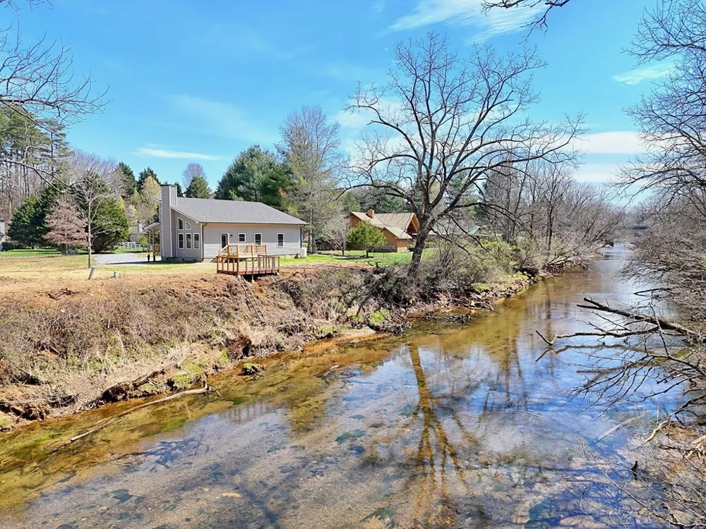 195 Rivers Edge Drive Hayesville, NC 28904