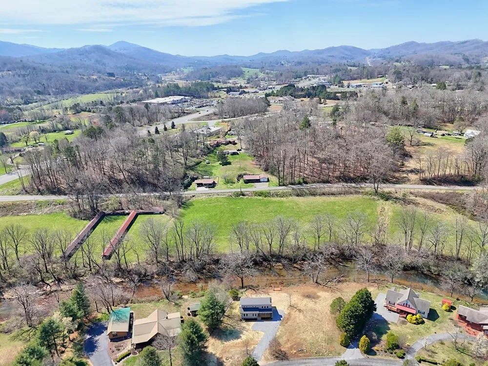 195 Rivers Edge Drive Hayesville, NC 28904