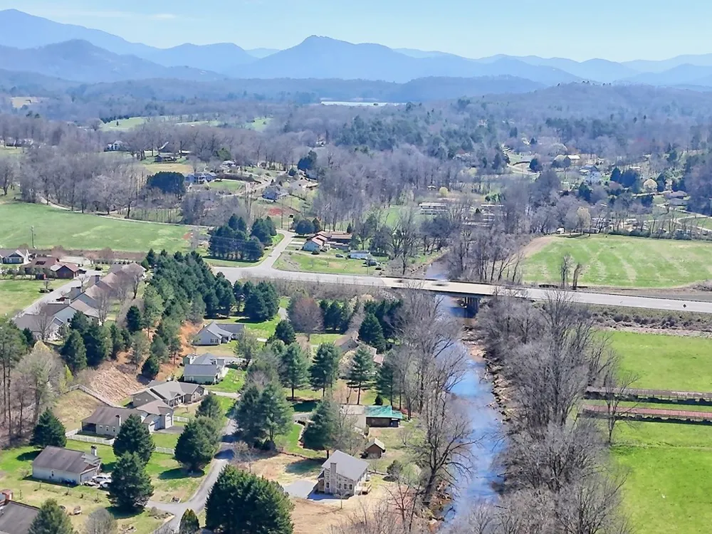 195 Rivers Edge Drive Hayesville, NC 28904