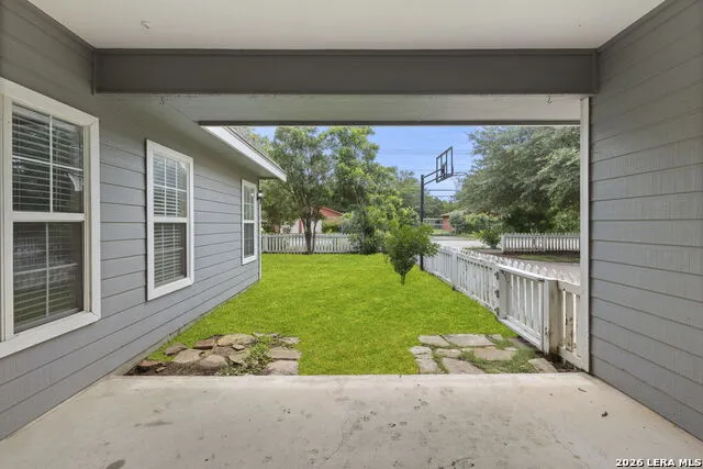 1405 Azalea Ln New Braunfels, TX 78130