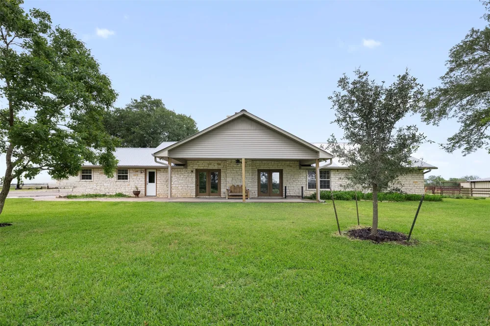 1140 Private Road 8022 Lincoln, TX 78948