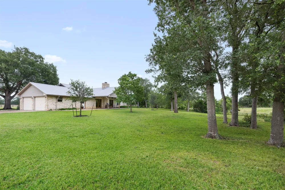 1140 Private Road 8022 Lincoln, TX 78948