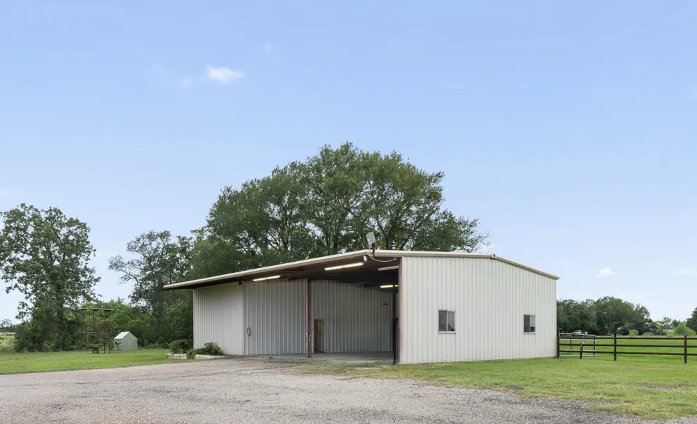 1140 Private Road 8022 Lincoln, TX 78948