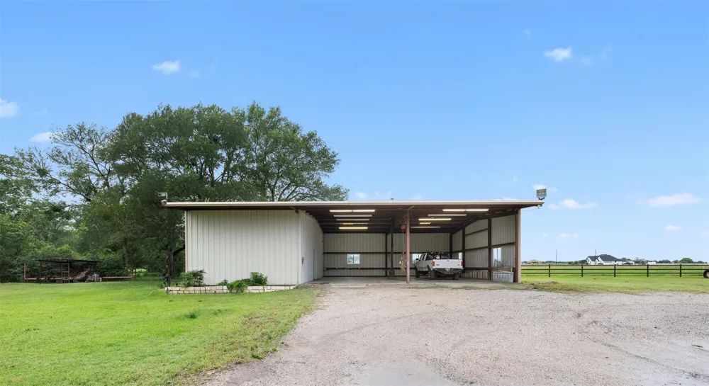 1140 Private Road 8022 Lincoln, TX 78948