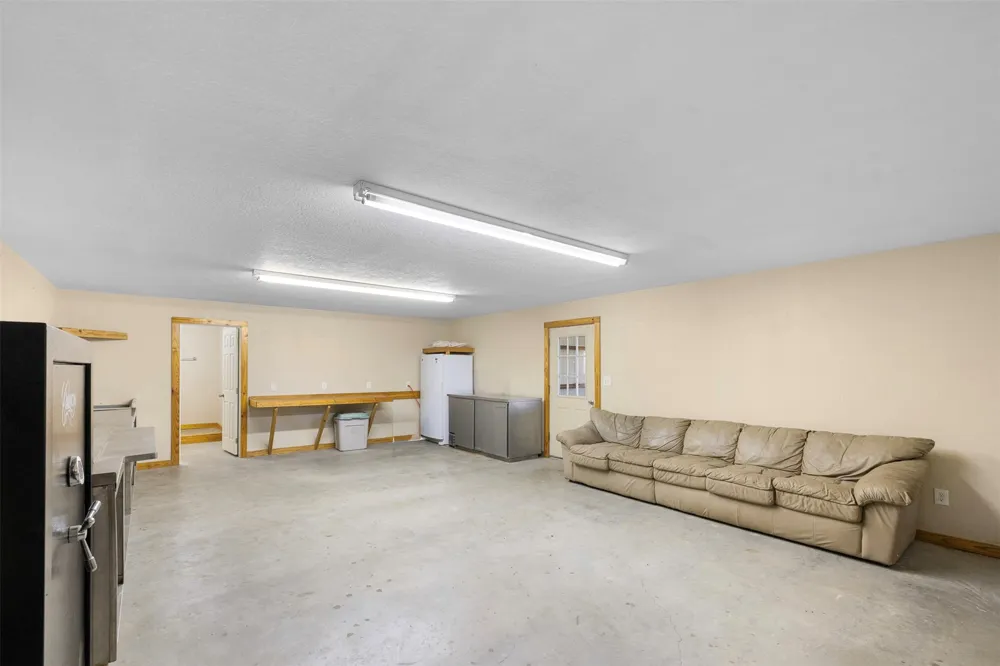 1140 Private Road 8022 Lincoln, TX 78948