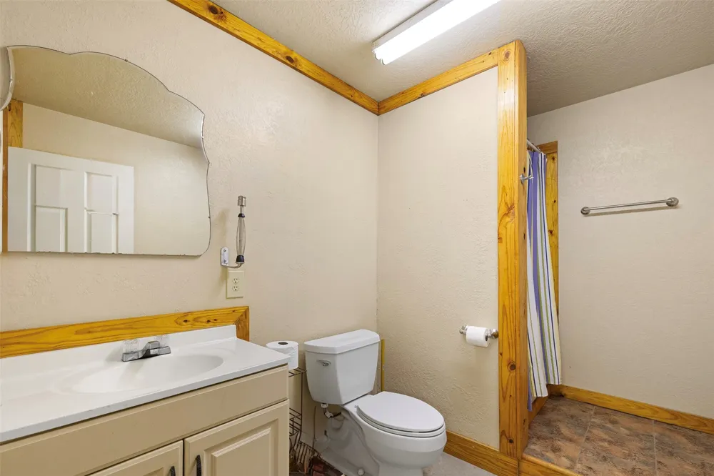 1140 Private Road 8022 Lincoln, TX 78948