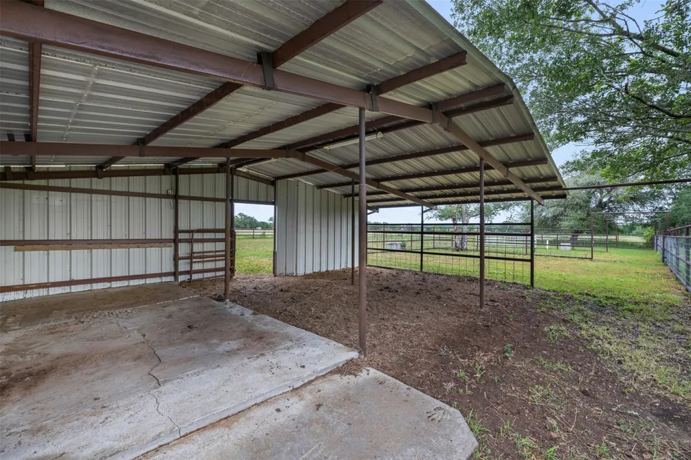 1140 Private Road 8022 Lincoln, TX 78948