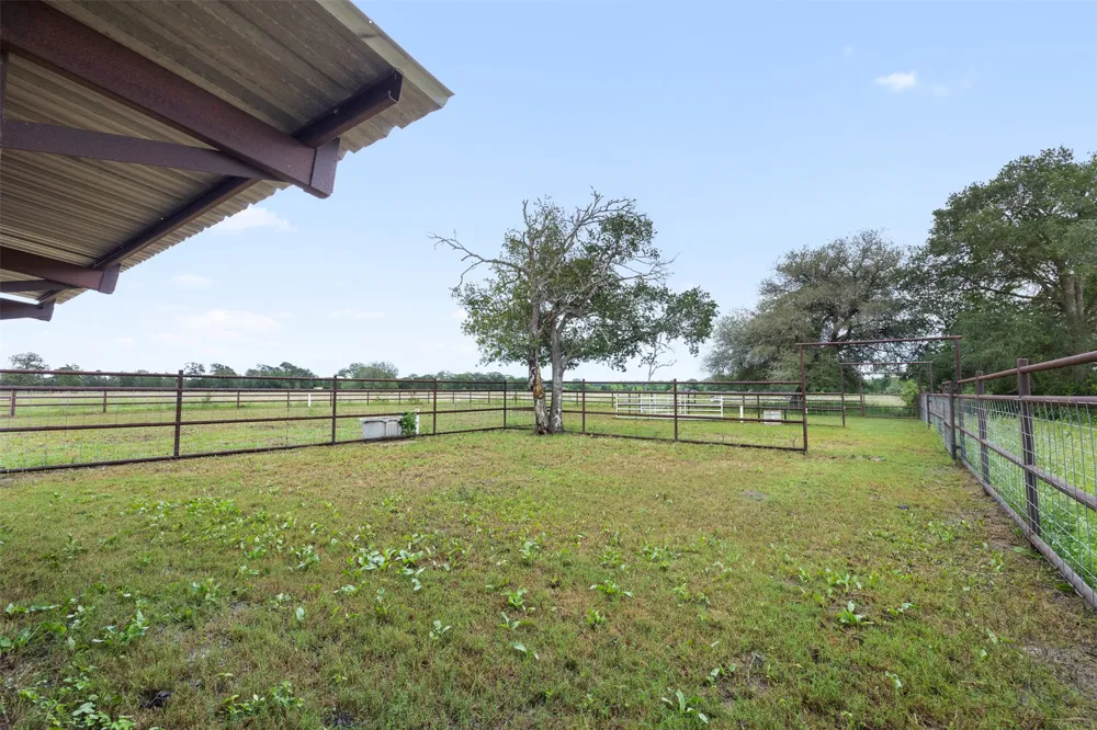 1140 Private Road 8022 Lincoln, TX 78948