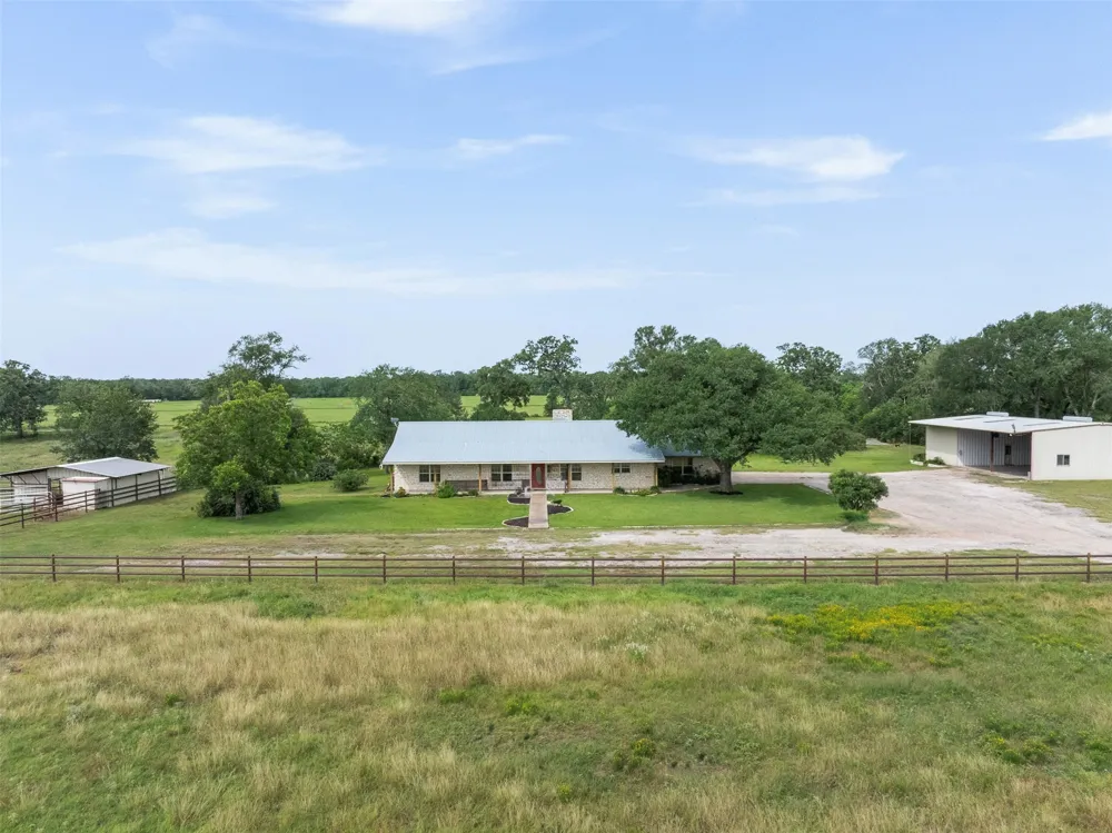 1140 Private Road 8022 Lincoln, TX 78948