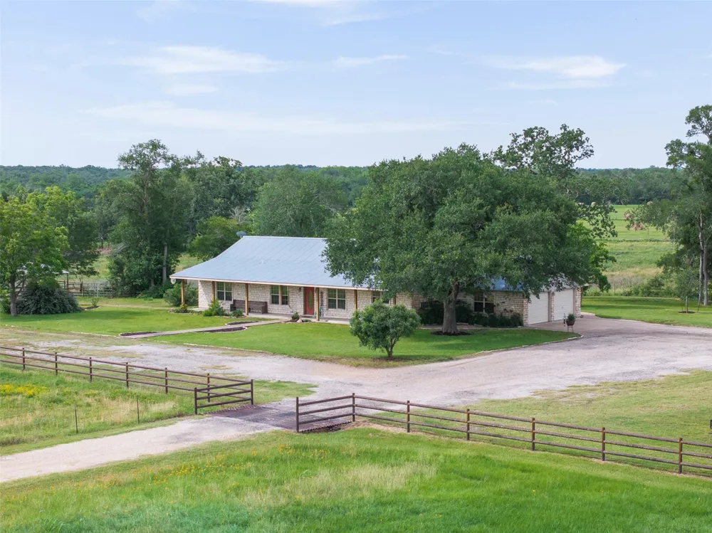 1140 Private Road 8022 Lincoln, TX 78948