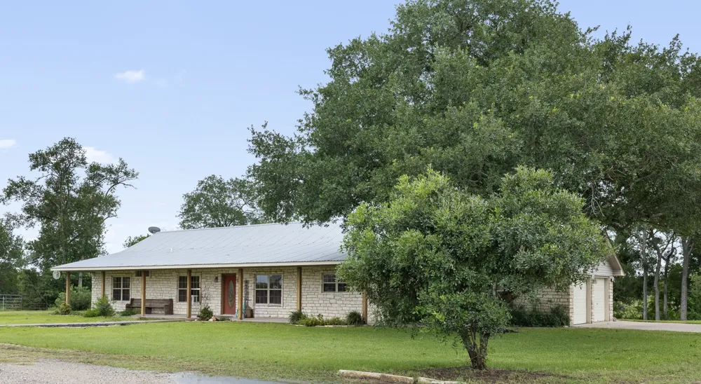 1140 Private Road 8022 Lincoln, TX 78948