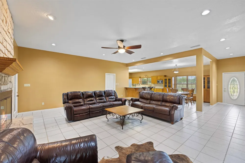 1140 Private Road 8022 Lincoln, TX 78948