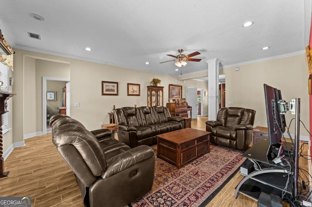 19 Hollow Oak DR Pembroke, GA 31321
