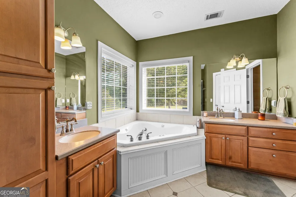 19 Hollow Oak DR Pembroke, GA 31321