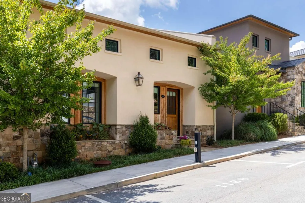 1172 Lupo LOOP Chattahoochee Hills, GA 30268