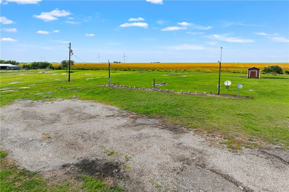 5460 County Road 1414 Portland, TX 78390