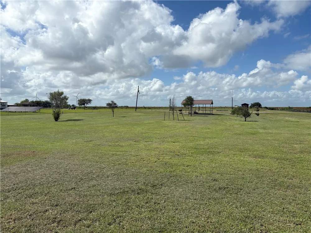 5460 County Road 1414 Portland, TX 78390