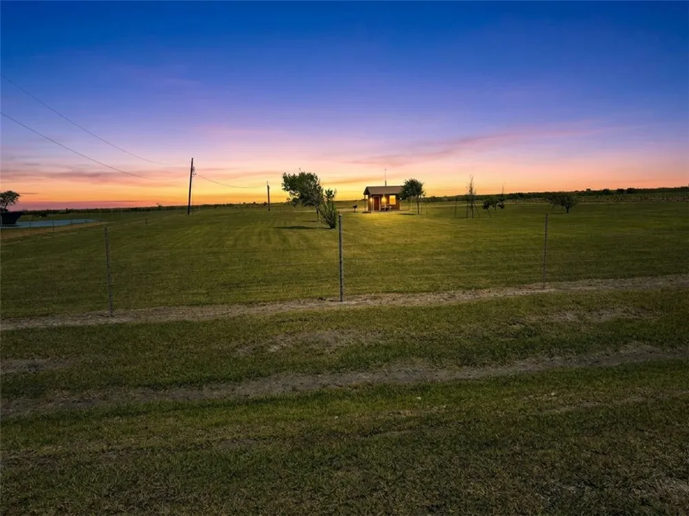 5460 County Road 1414 Portland, TX 78390