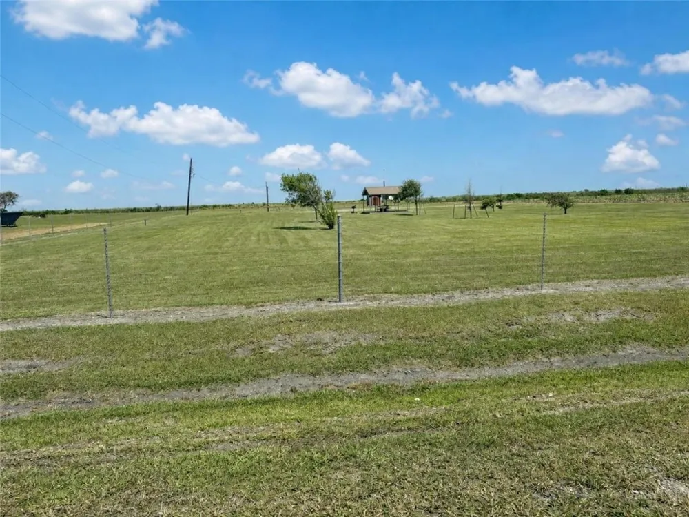 5460 County Road 1414 Portland, TX 78390