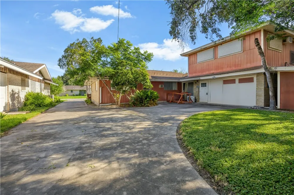 1614 Santa Cecilia Drive Kingsville, TX 78363