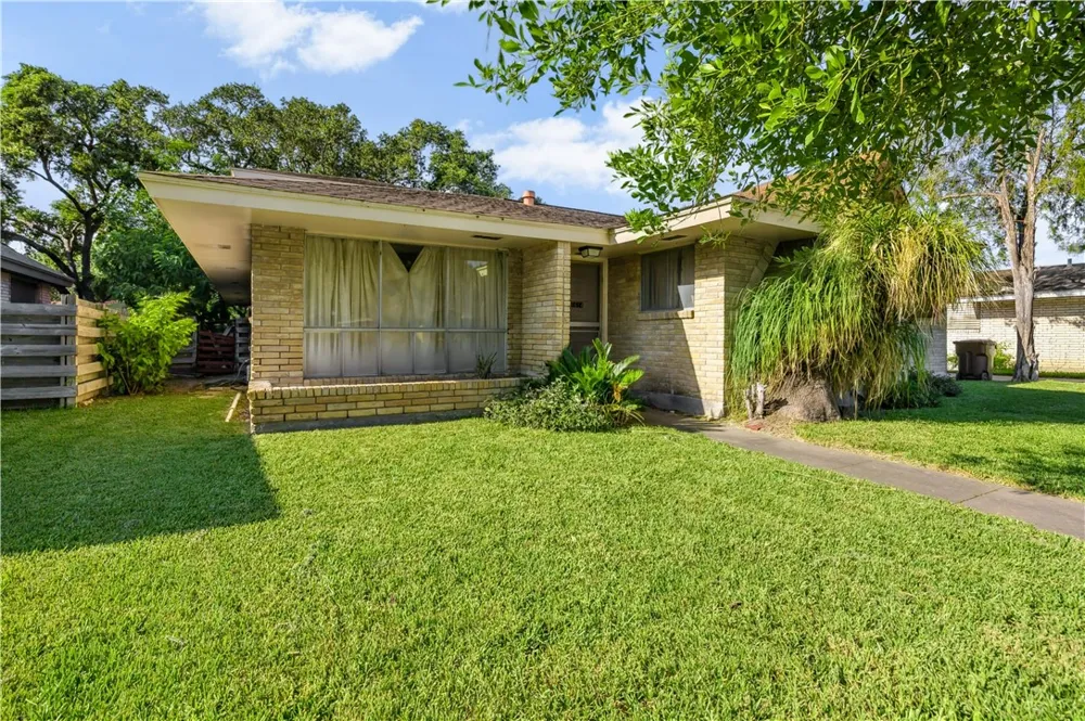 1614 Santa Cecilia Drive Kingsville, TX 78363