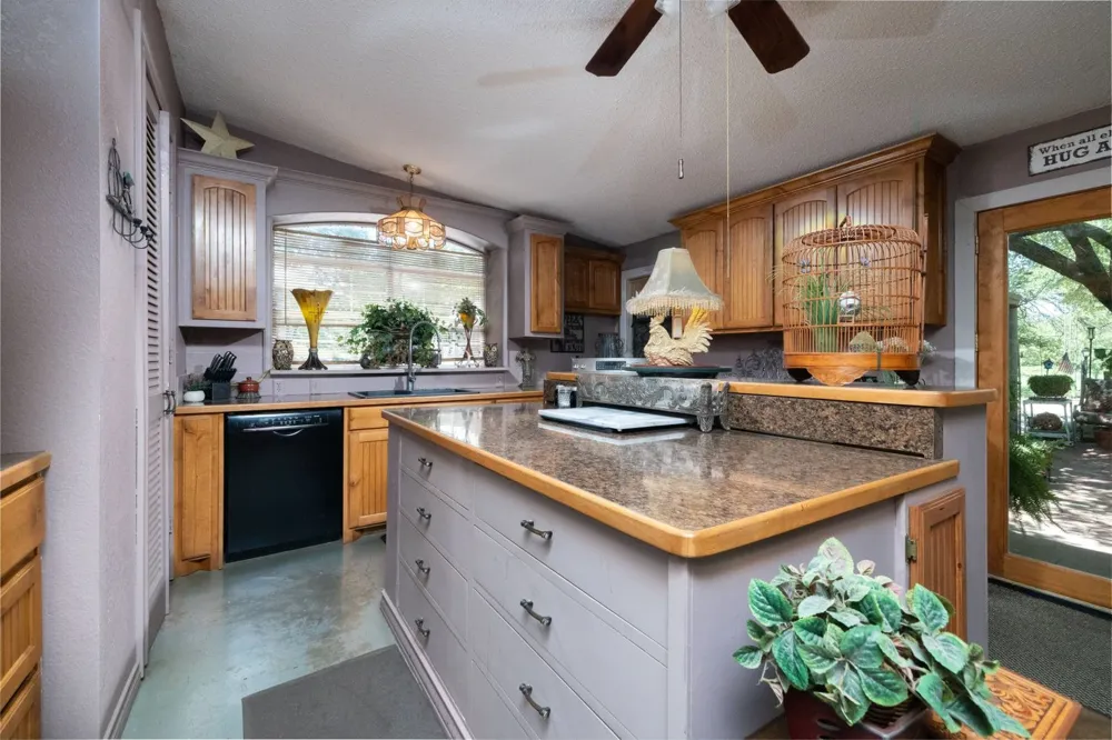 10628 FM 1125 Highway Bowie, TX 76230