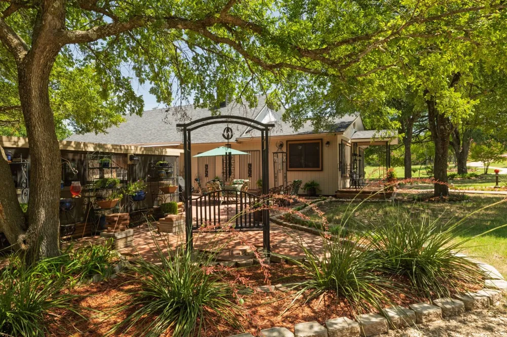10628 FM 1125 Highway Bowie, TX 76230