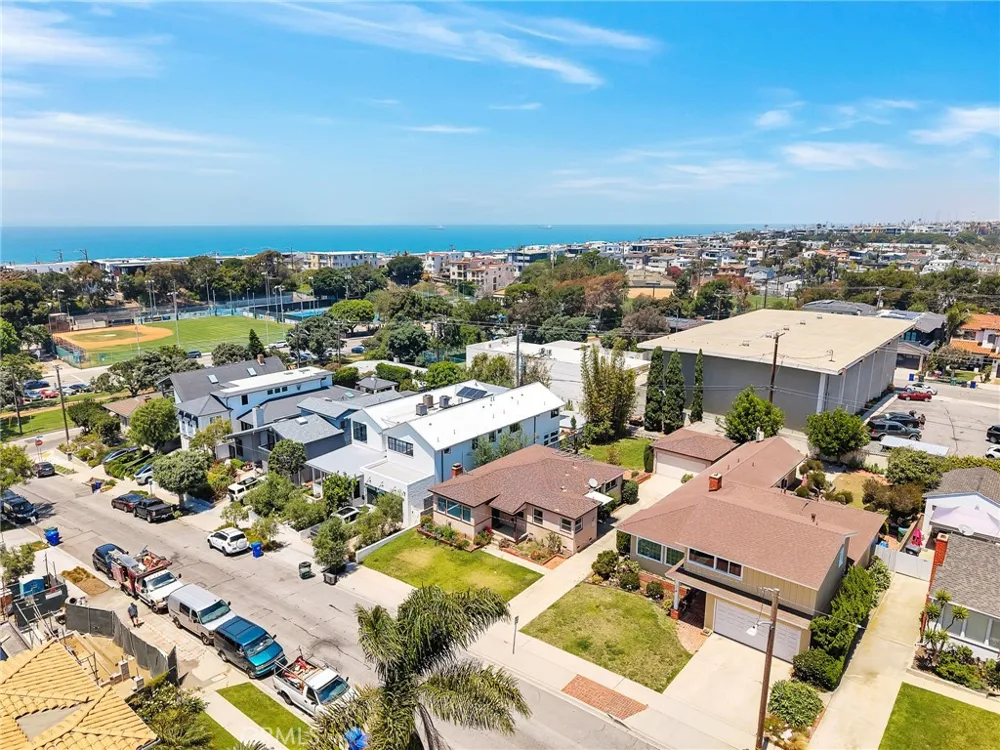 525 17th Manhattan Beach, CA 90266