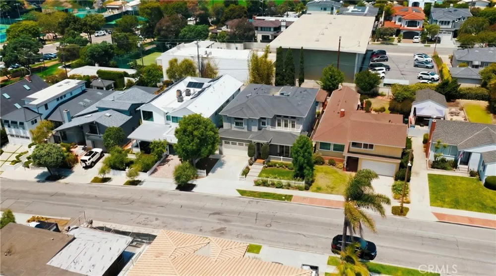 525 17th Manhattan Beach, CA 90266