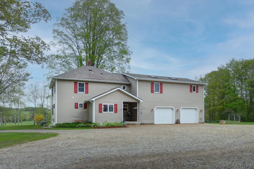 8201 Essex Road Banks Township, MI 49729