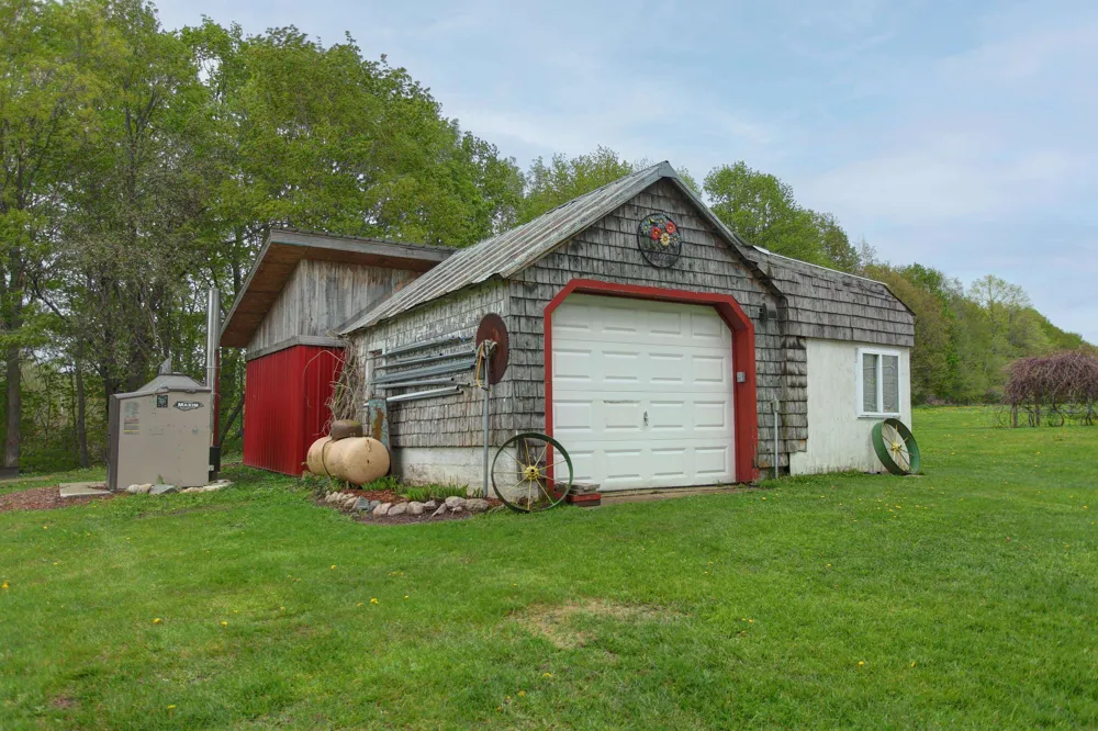 8201 Essex Road Banks Township, MI 49729