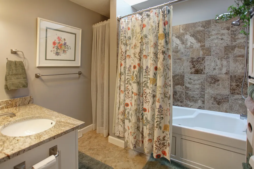 8201 Essex Road Banks Township, MI 49729