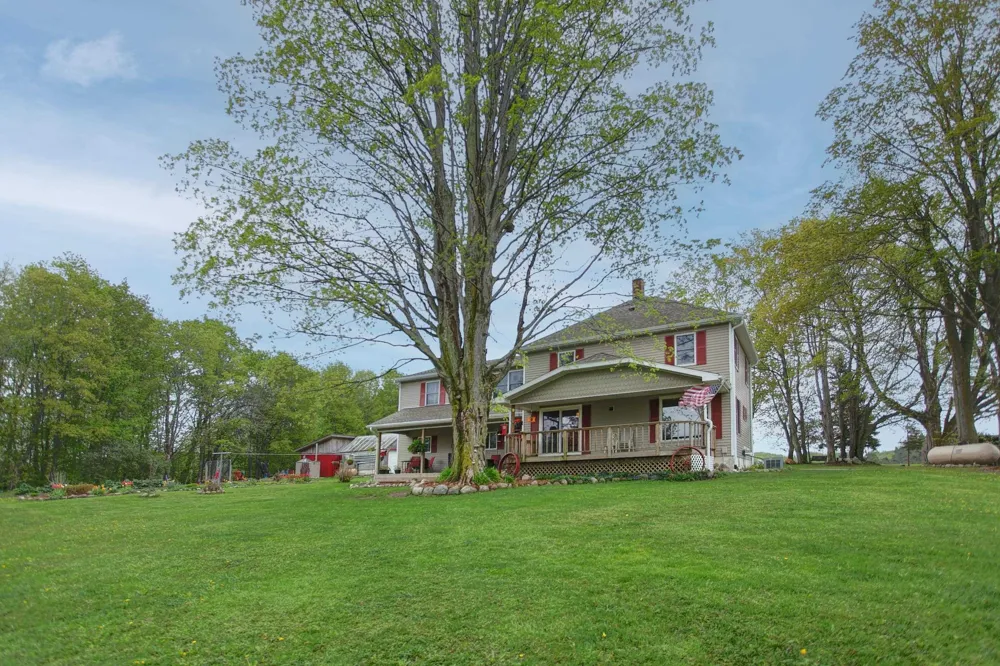 8201 Essex Road Banks Township, MI 49729