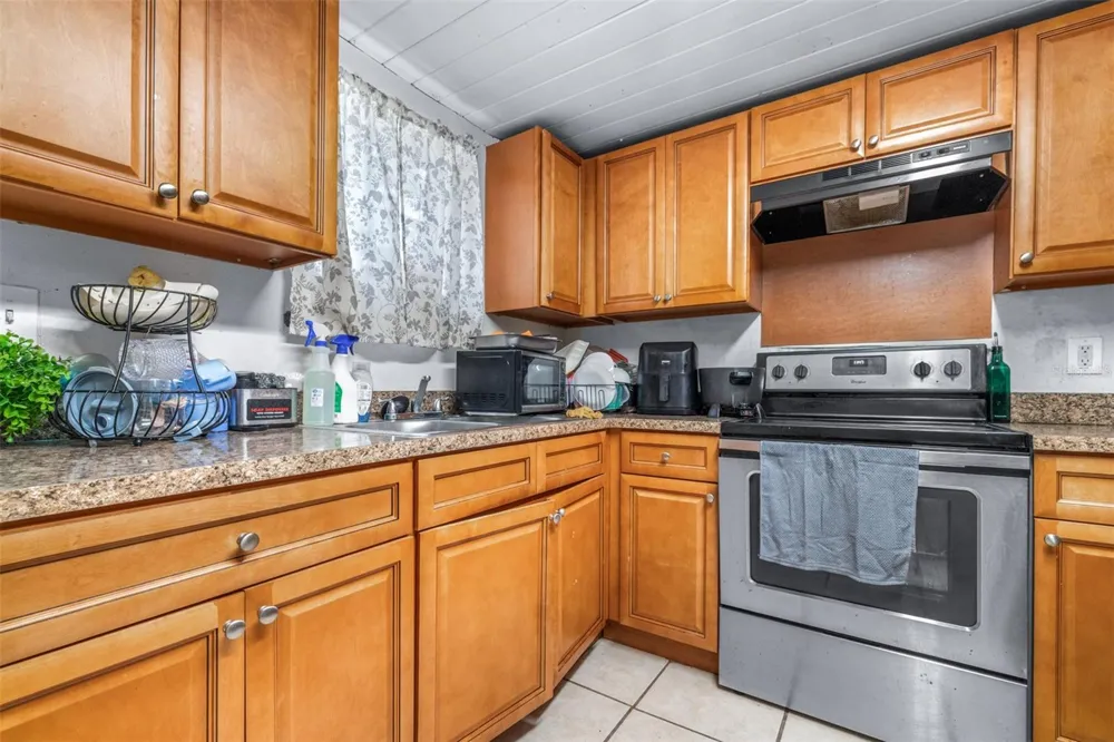 506 WHITEHURST STREET Lakeland, FL 33805